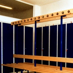 Kaksipuolinen vaatehuoneen penkki-ripustin