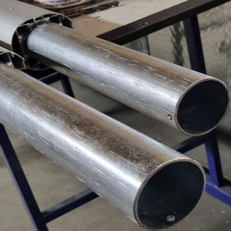 Alumiiniset lentopallotolpat, turnaus, soikea profiili 120x100 mm sovittimella.