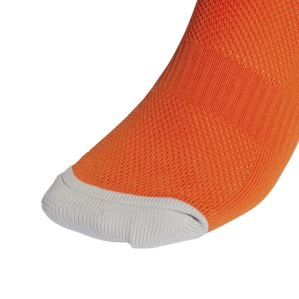 Adidas IB7821 jalkapallosäärystimet, väri oranssi