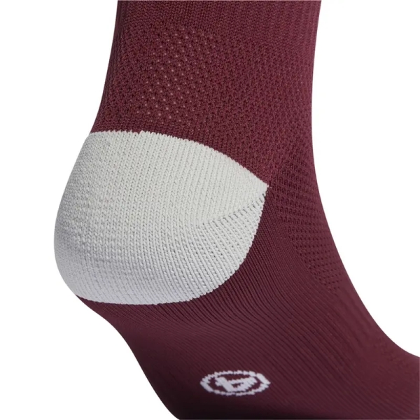 Adidas IB7820 jalkapallosäärystimet, viininpunainen väri