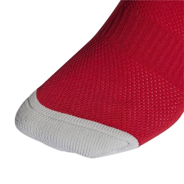 Adidas IB7817 jalkapallosäärystimet, väri punainen.