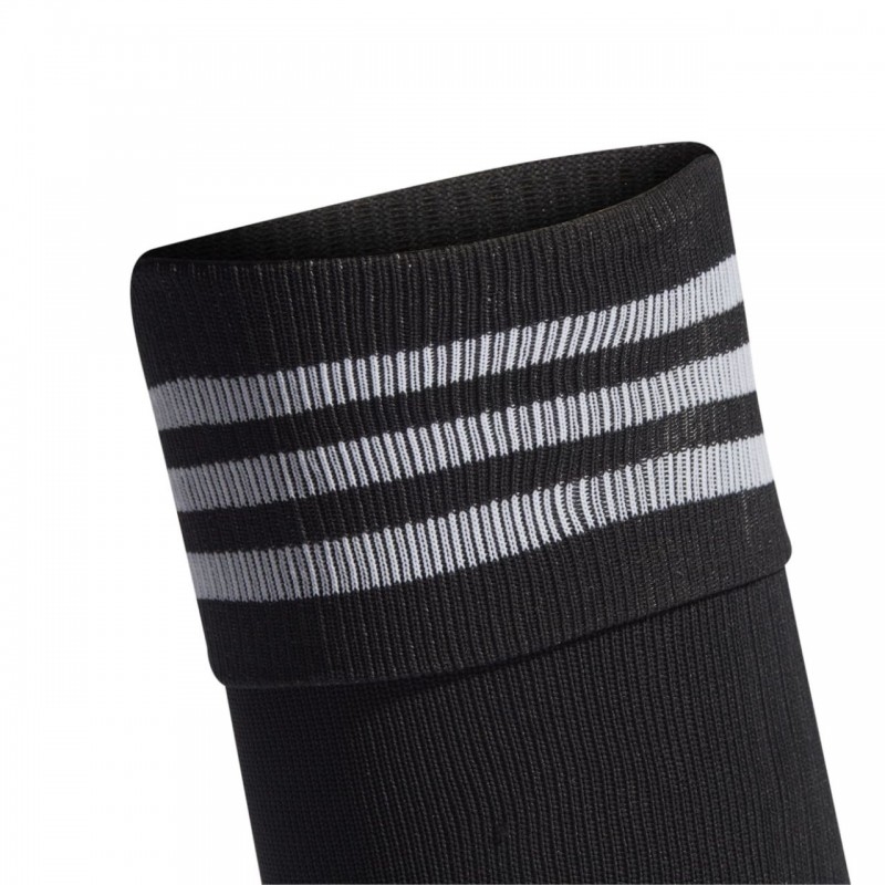 Adidas HT6539 jalkapallosäärystimet, musta