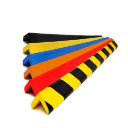 Kulmien suojapuskuri. Muoto L. Mitat 1000mm, 50x50mm.