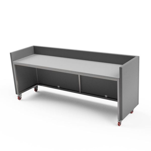 Liikuteltava referee-pöytä, mitat 200 x 72 x 55 cm (LxKxS), neljällä jarrullisella pyörällä varustettuna.