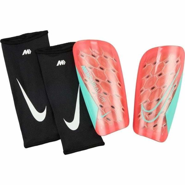 Nike Mercurial Lite jalkapallosuoja, väri punainen/turkoosi Nike Mercurial Lite jalkapallosuoja, väri punainen/turkoosi