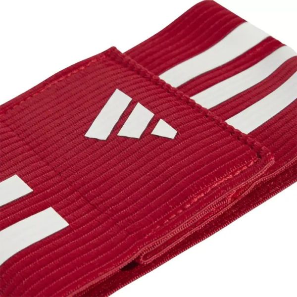 Adidas kapteenin käsivarsinauha JN6279, väri punainen.