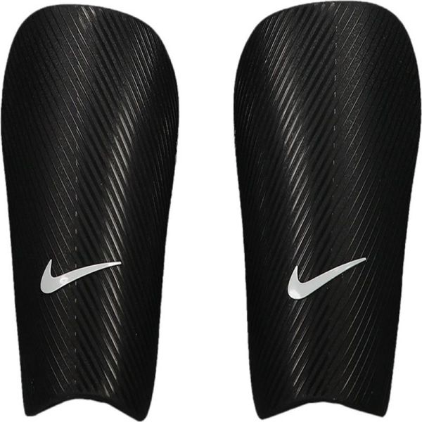 Nike J.Guard jalkapallosuoja, musta väri