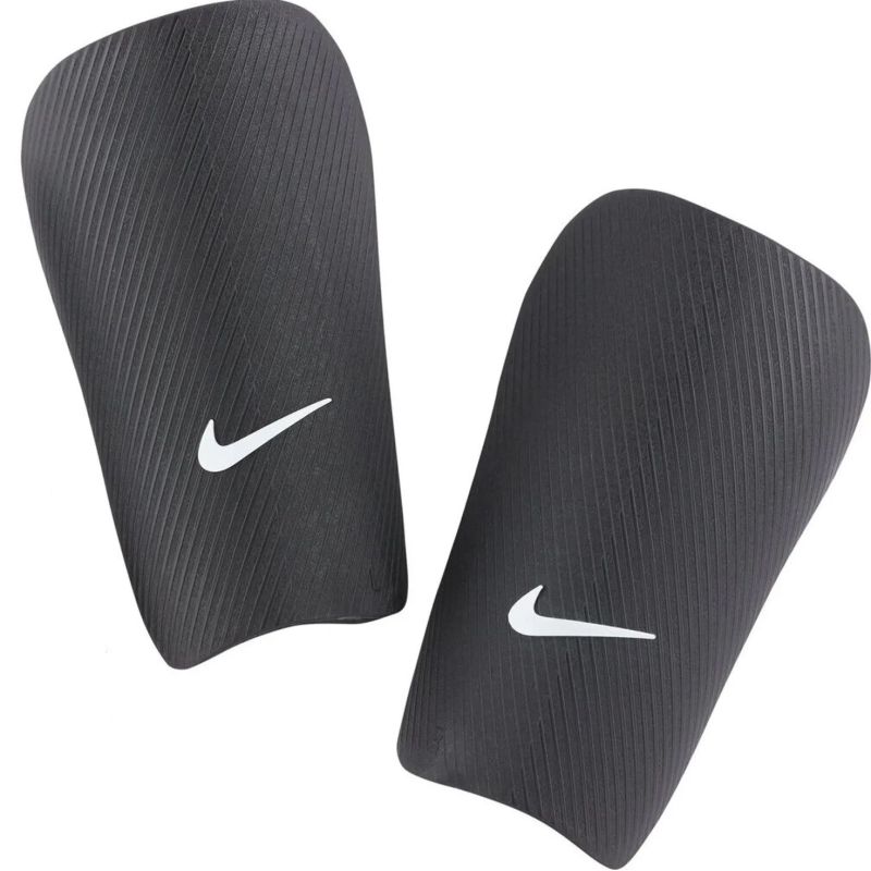 Nike J.Guard jalkapallosuoja, musta väri