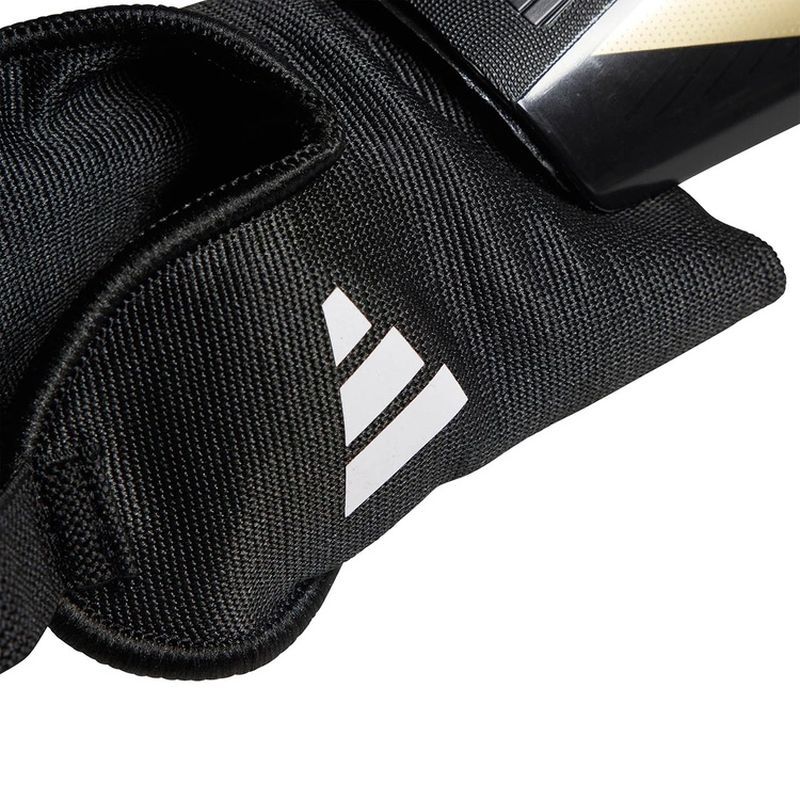 Adidas Tiro SG Match jalkapallosuoja, musta ja kultainen