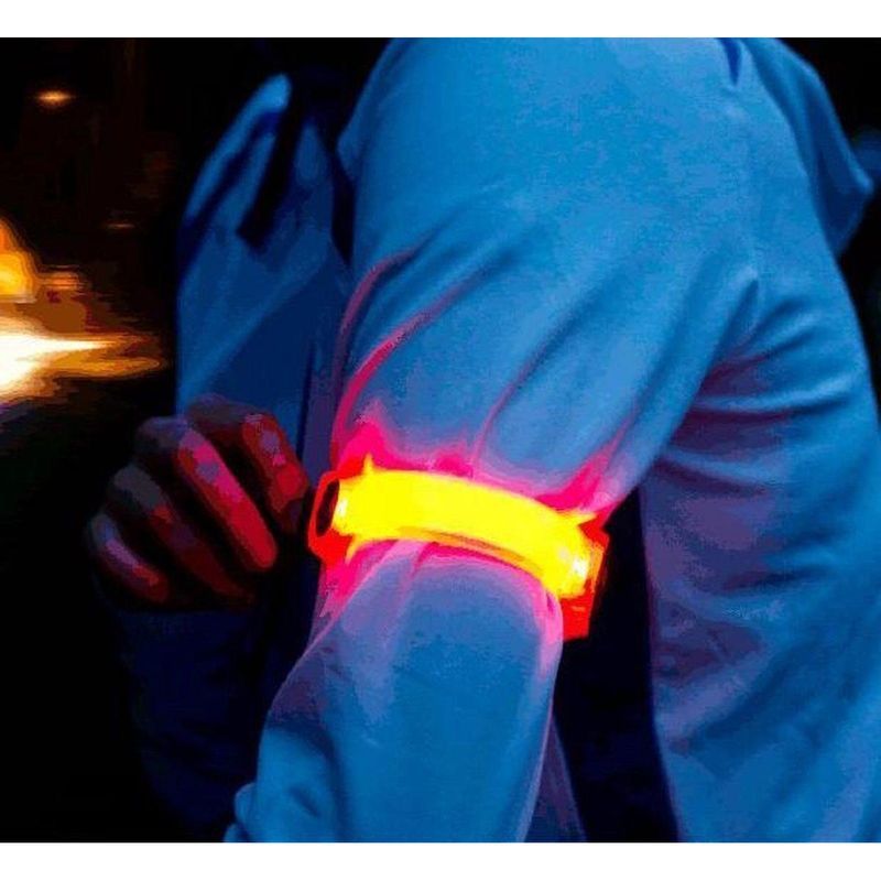 XQMAX heijastava led-käsivarsinauha käsivarteen ja jalkaan