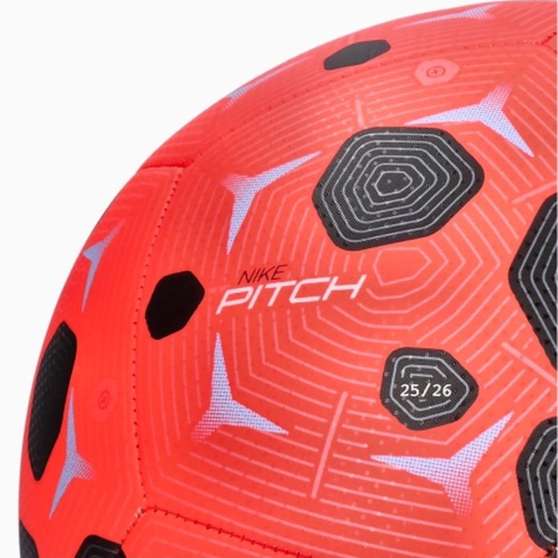 Nike Pitch jalkapallo, koko 5, väri punainen/musta.