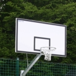 Korit, joissa on 105x180 cm ulkokäyttöön tarkoitettu lauta